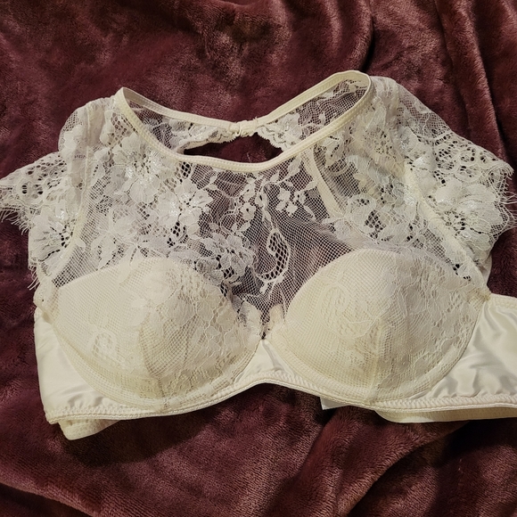 Silky and lace bracelet to a set. Top is size Small . Oh la la Cherri - Picture 1 of 12